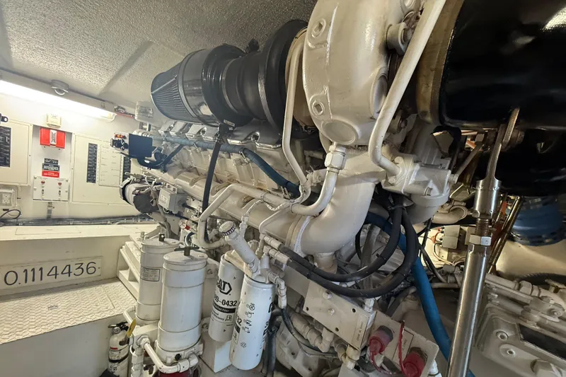 Slide: The Image of Hatteras 55 Convertible 2002 - 81