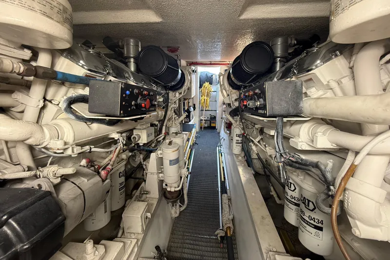 Slide: The Image of Hatteras 55 Convertible 2002 - 82