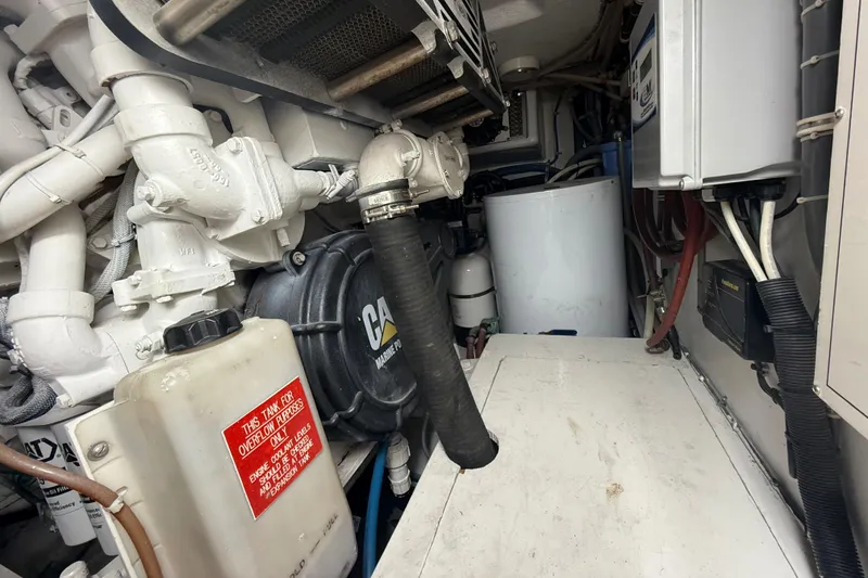 Slide: The Image of Hatteras 55 Convertible 2002 - 84