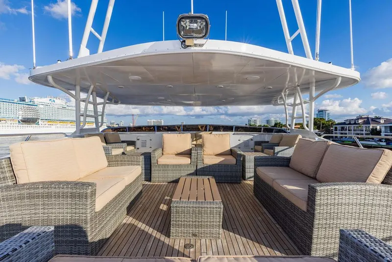 Slide: The Image of 2009 luxury yacht with view of bridge and water. - 33