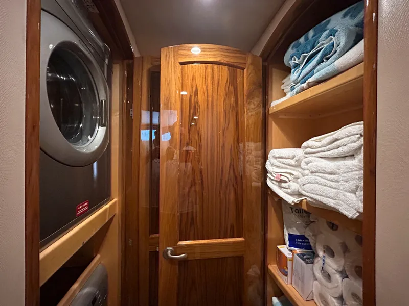 Slide: The Image of Laundry area in a 2014 Viking ENC FB with towels and washing machine. - 30