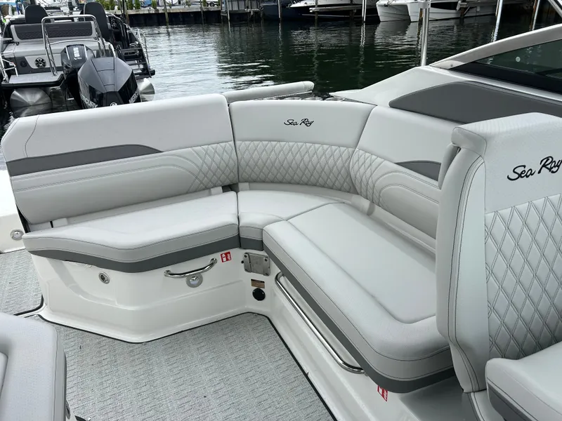 Slide: The Image of Sea Ray SLX 260 Outboard 2026 - 13