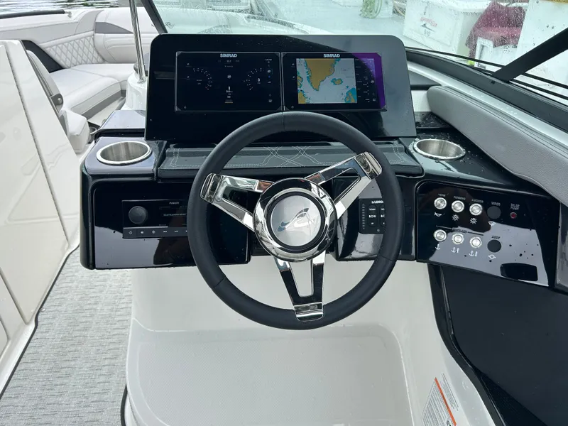 Slide: The Image of Sea Ray SLX 260 Outboard 2026 - 17