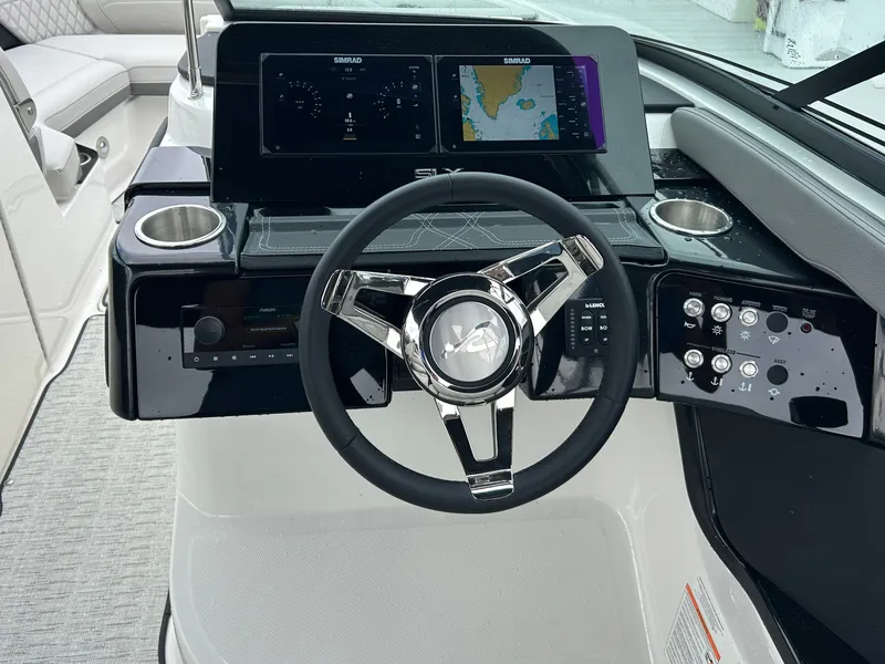 Slide: The Image of Sea Ray SLX 260 Outboard 2026 - 19