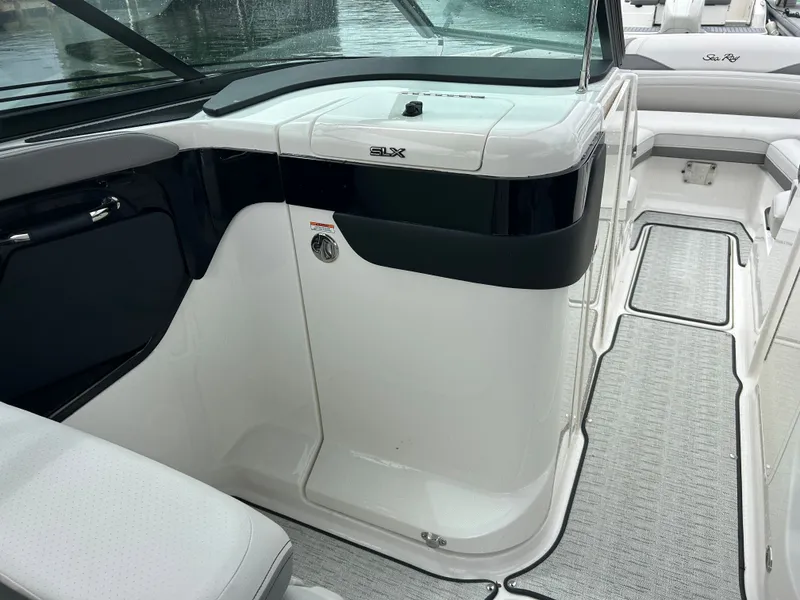 Slide: The Image of Sea Ray SLX 260 Outboard 2026 - 20