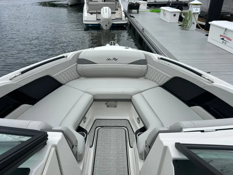 Slide: The Image of Sea Ray SLX 260 Outboard 2026 - 23
