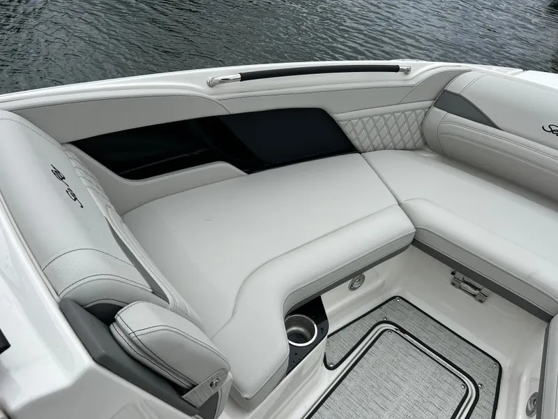 Slide: The Image of Sea Ray SLX 260 Outboard 2026 - 24