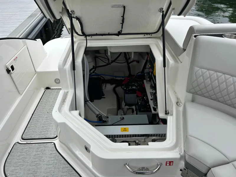 Slide: The Image of Sea Ray SLX 260 Outboard 2026 - 26