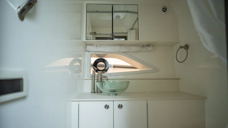 Slide: The Image of Sea Ray Sundancer 320 Outboard 2026 - 16