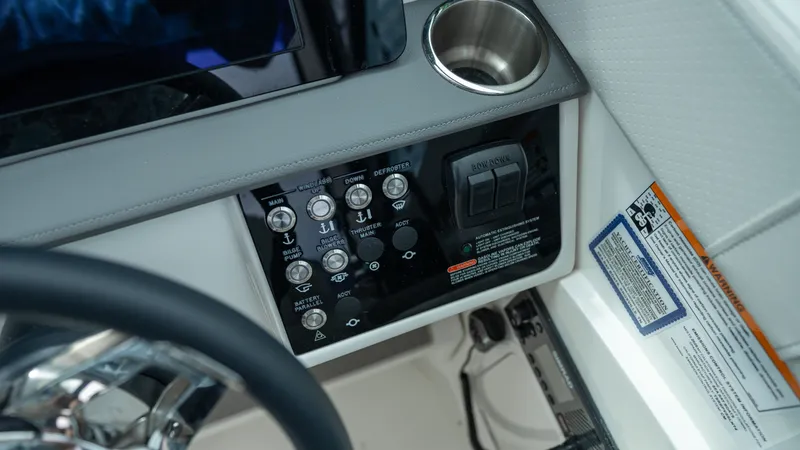 Slide: The Image of Sea Ray Sundancer 320 Outboard 2026 - 21