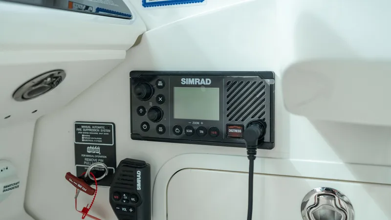 Slide: The Image of Sea Ray Sundancer 320 Outboard 2026 - 23