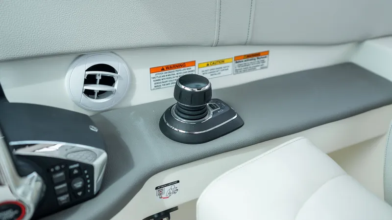 Slide: The Image of Sea Ray Sundancer 320 Outboard 2026 - 25