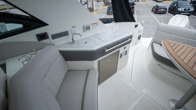 Slide: The Image of Sea Ray Sundancer 320 Outboard 2026 - 30