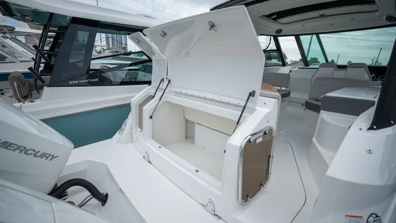 Slide: The Image of Sea Ray Sundancer 320 Outboard 2026 - 35
