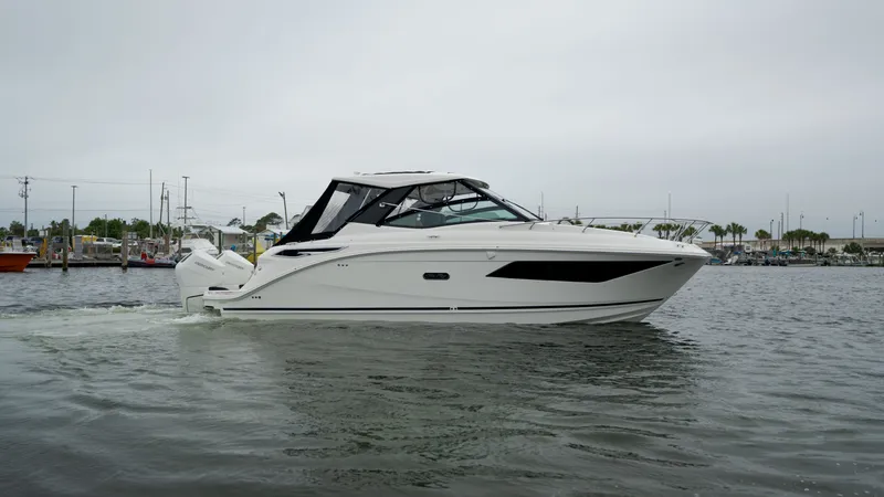Slide: The Image of Sea Ray Sundancer 320 Outboard 2026 - 4