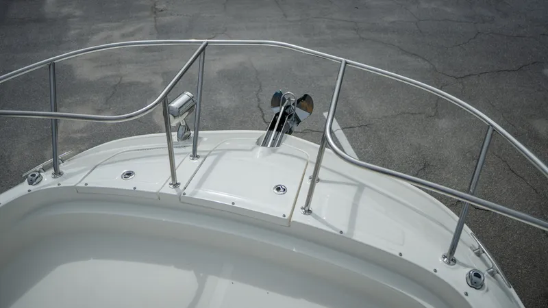 Slide: The Image of Sea Ray Sundancer 320 Outboard 2026 - 9