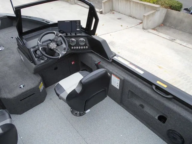 Slide: The Image of Crestliner 1850 Fish Hawk WT 2026 - 10