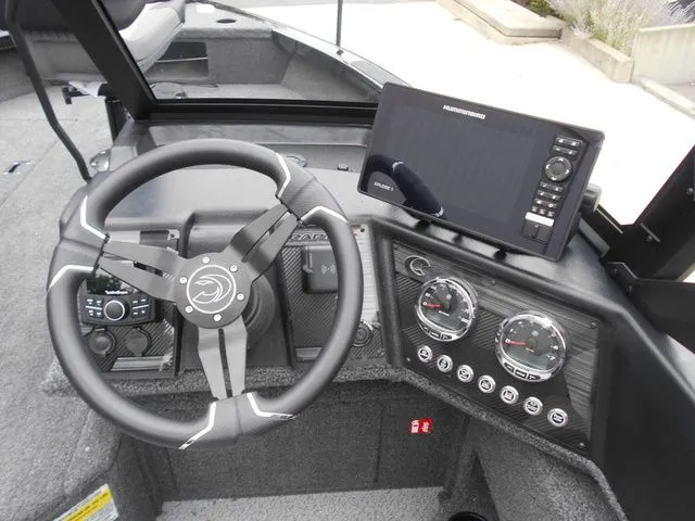 Slide: The Image of Crestliner 1850 Fish Hawk WT 2026 - 12