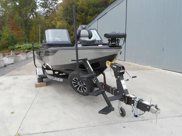 Slide: The Image of Crestliner 1850 Fish Hawk WT 2026 - 4