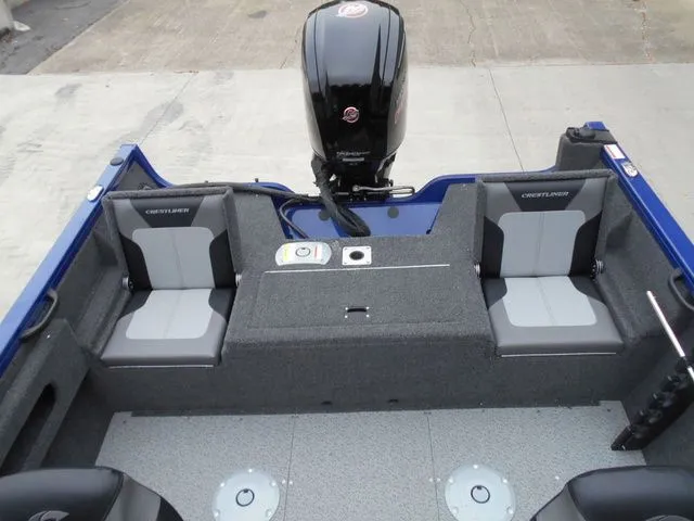 Slide: The Image of Crestliner 1750 Hawk 2026 - 13