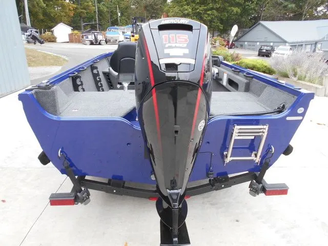 Slide: The Image of Crestliner 1750 Hawk 2026 - 6