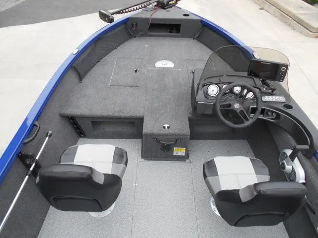 Slide: The Image of Crestliner 1750 Hawk 2026 - 7