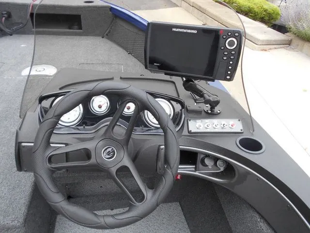 Slide: The Image of Crestliner 1750 Hawk 2026 - 8