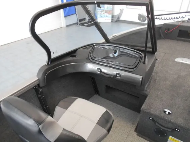 Slide: The Image of Crestliner 1750 Hawk 2026 - 10