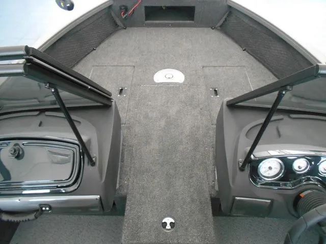 Slide: The Image of Crestliner 1750 Hawk 2026 - 11