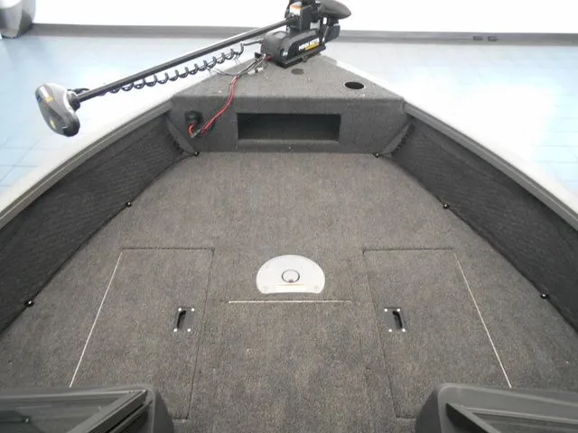 Slide: The Image of Crestliner 1750 Hawk 2026 - 13