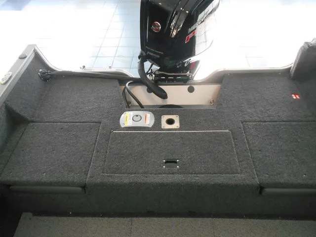 Slide: The Image of Crestliner 1750 Hawk 2026 - 17