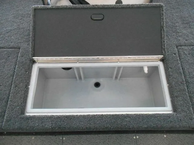 Slide: The Image of Crestliner 1750 Hawk 2026 - 18