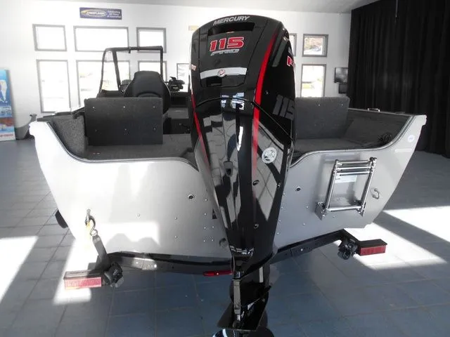 Slide: The Image of Crestliner 1750 Hawk 2026 - 3