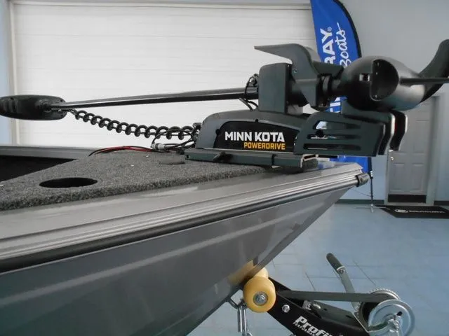 Slide: The Image of Crestliner 1750 Hawk 2026 - 5