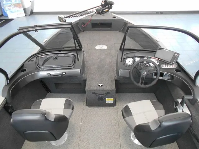 Slide: The Image of Crestliner 1750 Hawk 2026 - 6