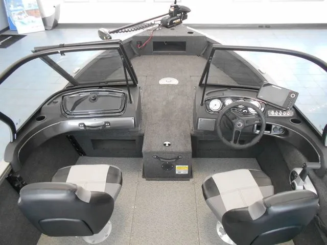 Slide: The Image of Crestliner 1750 Hawk 2026 - 7