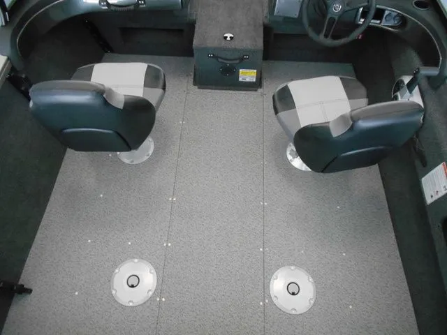 Slide: The Image of Crestliner 1750 Hawk 2026 - 8