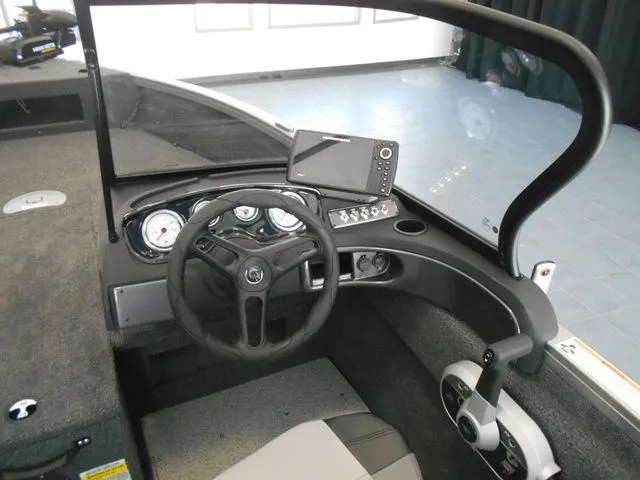 Slide: The Image of Crestliner 1750 Hawk 2026 - 9