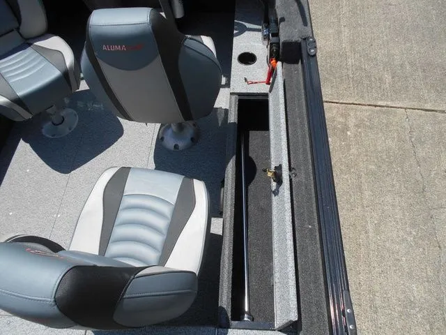 Slide: The Image of Alumacraft Classic 165 Sport 2022 - 11