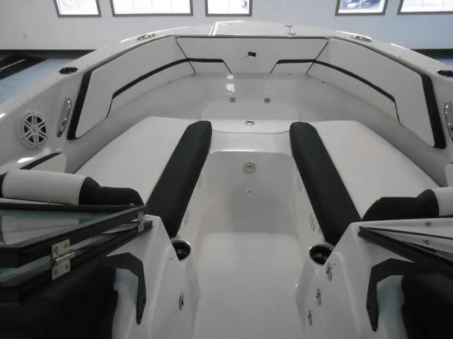 Slide: The Image of Stingray 20SBX 2026 - 7