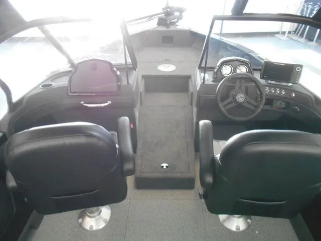 Slide: The Image of Crestliner 1850 Super Hawk 2026 - 10