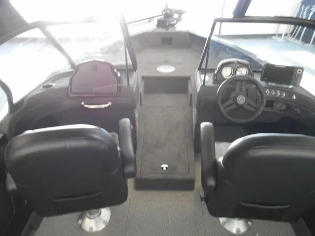 Slide: The Image of Crestliner 1850 Super Hawk 2026 - 11