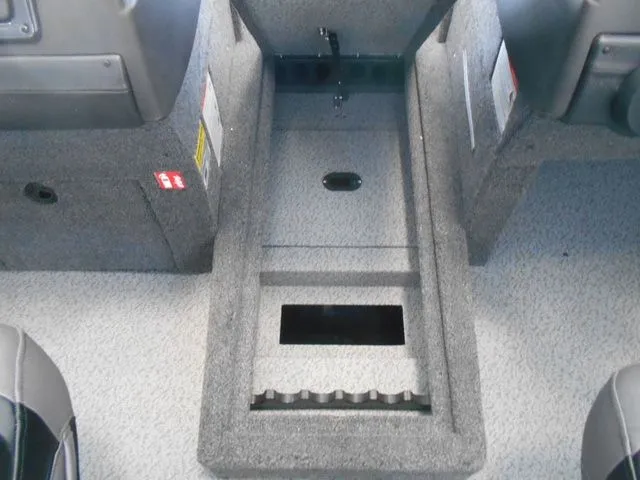 Slide: The Image of Crestliner 1850 Super Hawk 2026 - 16