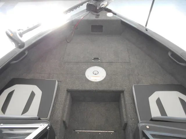 Slide: The Image of Crestliner 1850 Super Hawk 2026 - 18