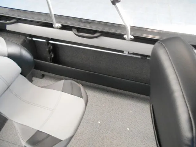 Slide: The Image of Crestliner 1850 Super Hawk 2026 - 21