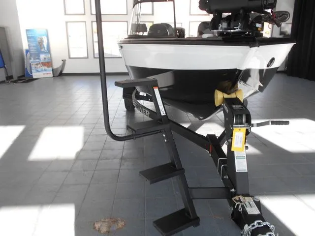 Slide: The Image of Crestliner 1850 Super Hawk 2026 - 4