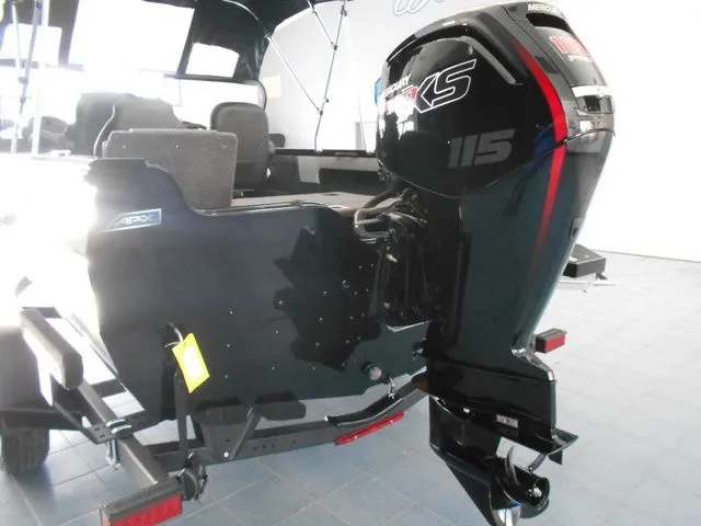 Slide: The Image of Crestliner 1850 Super Hawk 2026 - 8