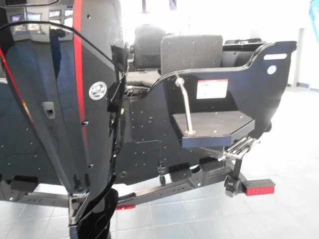 Slide: The Image of Crestliner 1850 Super Hawk 2026 - 9