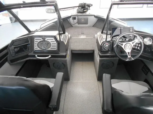 Slide: The Image of Crestliner 1950 Sportfish 2026 - 10