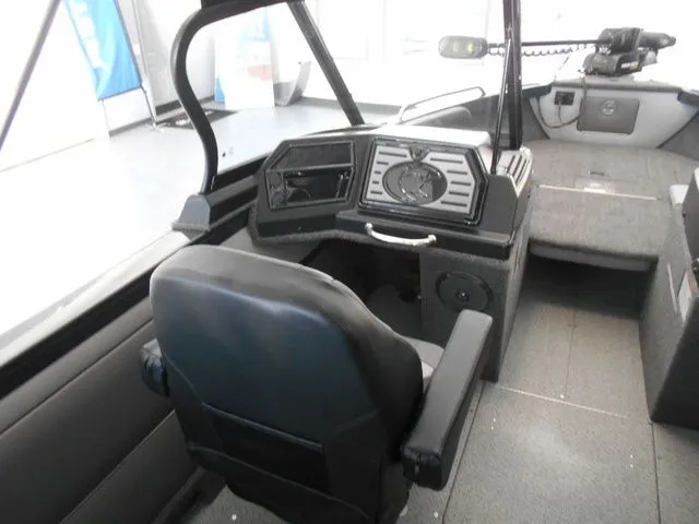 Slide: The Image of Crestliner 1950 Sportfish 2026 - 12